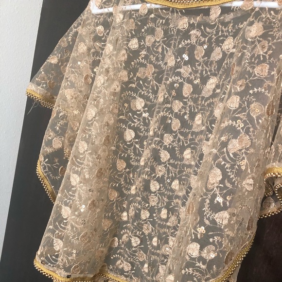 Poncho - Picture 4 of 8